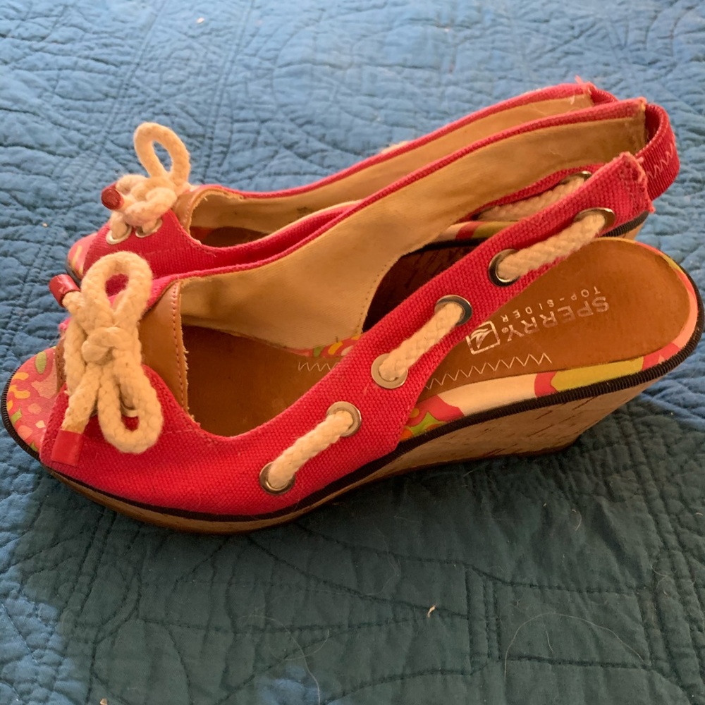 Fun pink wedges for summer